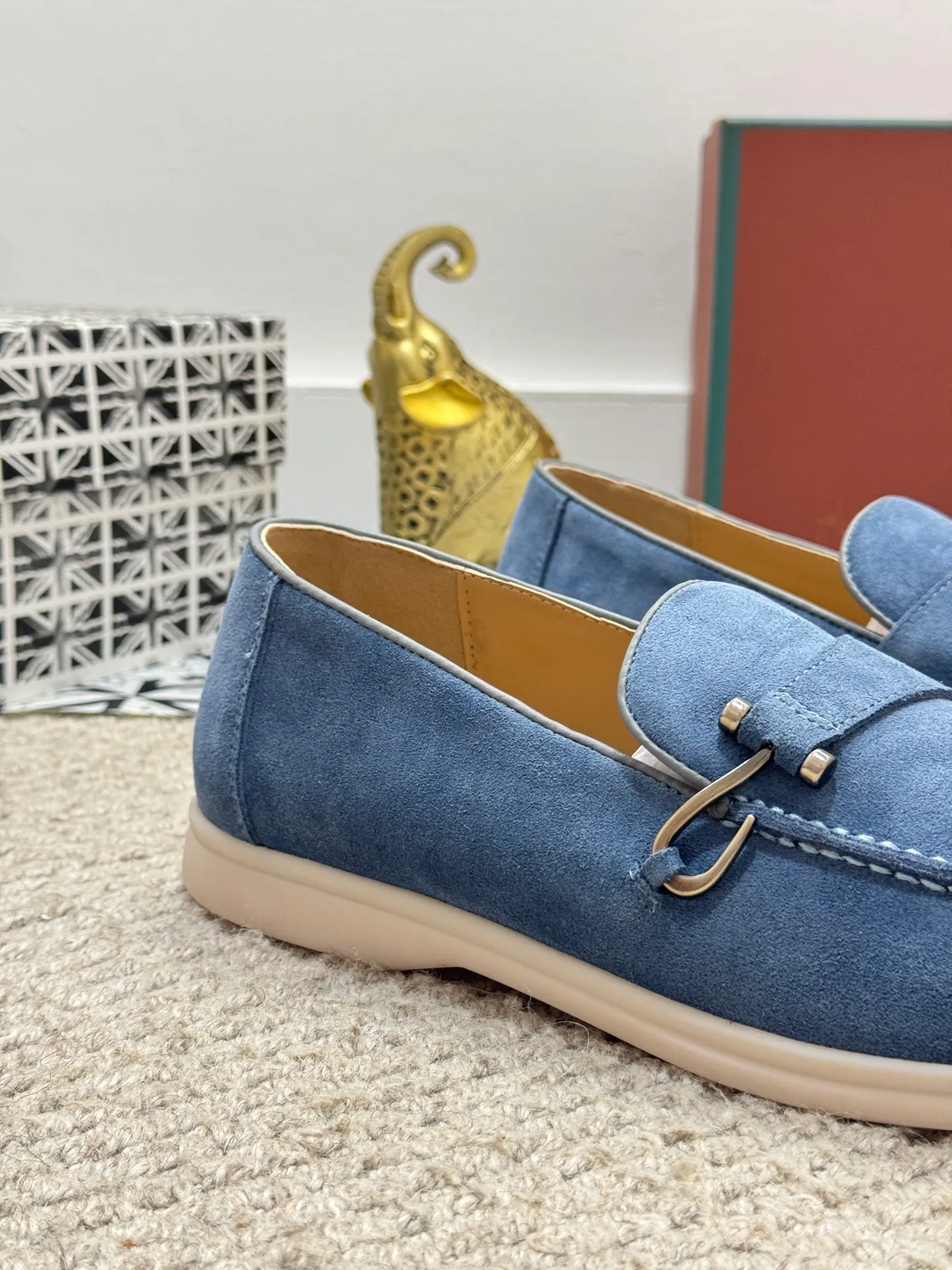 Men's men's shoes 💰380 [New model] 🍓🍓Loro Piana - LP couple model. The new moccasins are made of water-repellent treated suede uppers with rubber soles, a classic. The complex craftsmanship and meticulous structure make the shoes light and soft, allowing you to walk comfortably and freely. Perfect for wearing at the beach or out in the water during the summer. Size: 35-44 (45 customized MH)